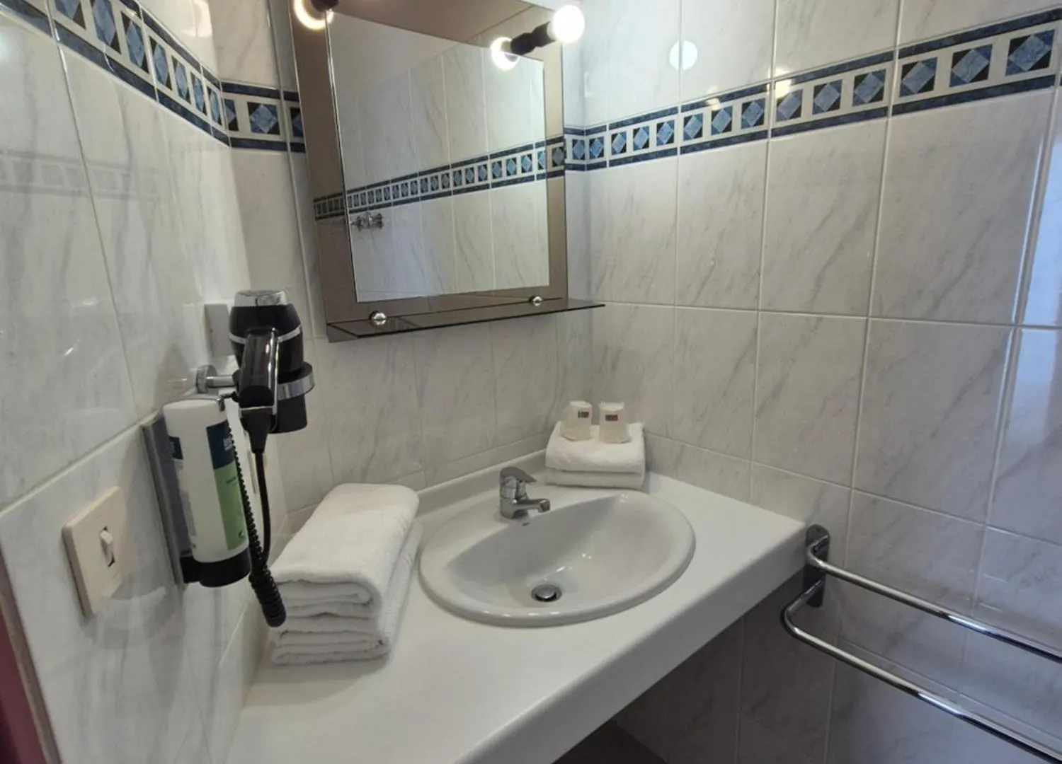 Hotel L'Albatros 담강 2*,  프랑스